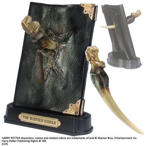 Harry Potter Tom Riddles Tagebuch mit Basiliskenzahn als Skulptur
