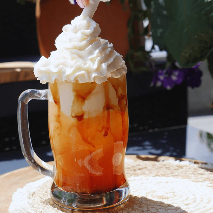 Butterscotch Brew geserveerd als hete thee