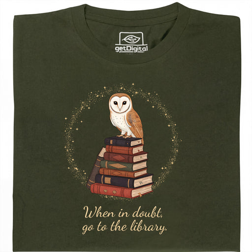 When in doubt, go to the library - Vista principal Camiseta Verde Oscuro