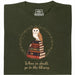 When in doubt, go to the library - Vooraanzicht T-Shirt Donkergroen