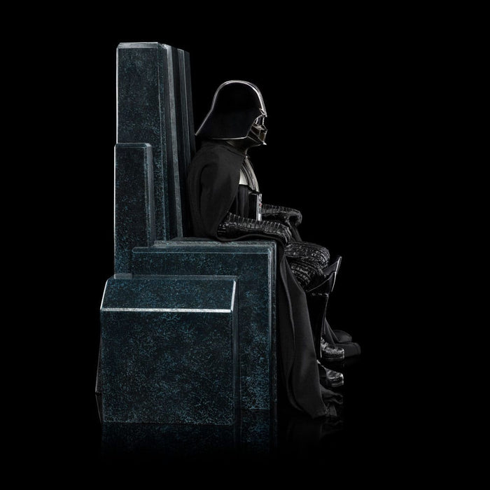Star Wars statue Darth Vader sur le trône
