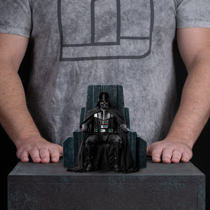 Star Wars statue Darth Vader sur le trône
