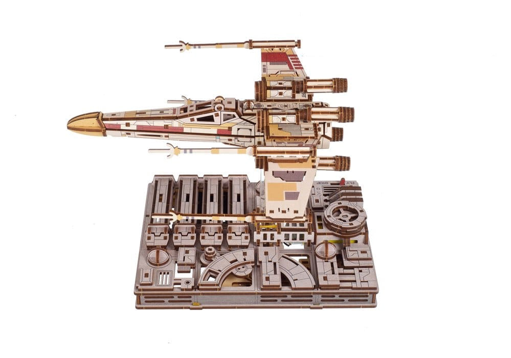 Kit di modellismo in legno Star Wars X-Wing Starfighter di Luke Skywalker