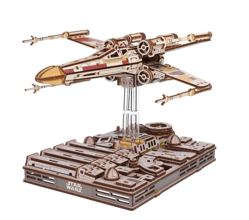 Kit di modellismo in legno Star Wars X-Wing Starfighter di Luke Skywalker