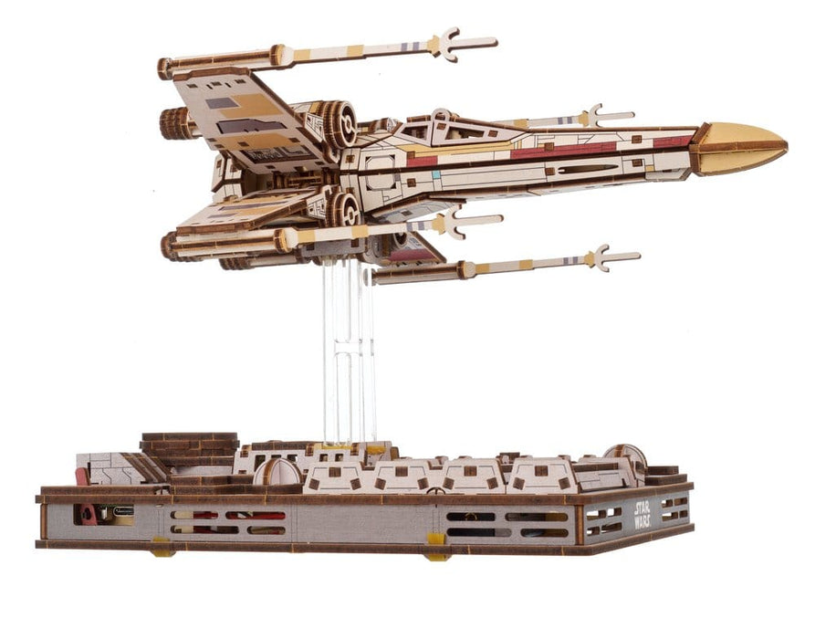 Kit di modellismo in legno Star Wars X-Wing Starfighter di Luke Skywalker